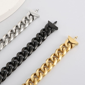 Détails des chaînes cubaines de 13mm en finitions argent, noir et or avec éclat métallique