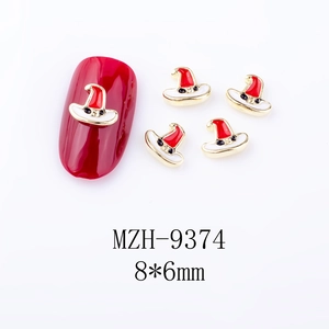 Makroaufnahme von 8x6mm Zauberhut-Nagelkunst-Anhängern aus Metall mit Emaille