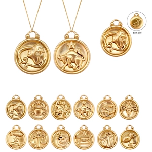 Collana con 12 ciondoli zodiacali in oro 18k con finitura opaca e design a rilievo
