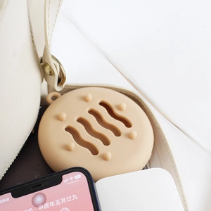Portable beige silicone makeup puff storage case with wave-shaped breathable vent