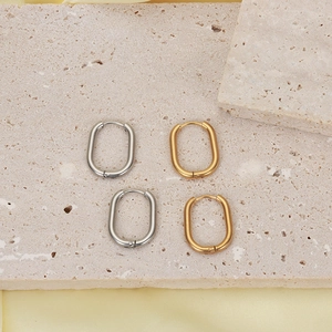 Boucles d'oreilles ovales minimalistes en acier inoxydable doré et argenté sur pierre