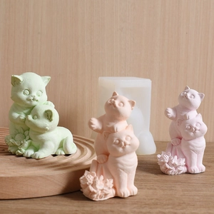 DIY silicone mold and finished cat-shaped scented candles for home decor ornaments