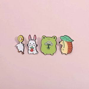 Lot de pins émaillés animaux mignons avec motifs hérisson, lapin, grenouille et oie