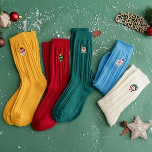 Chaussettes Mi-Mollet Noël Mélange Coton Tricot Épais Broderie Dessin Animé Vacances Hiver Chaudes Pour Hommes Femmes