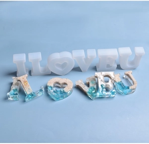 Gedetailleerd beeld van DIY siliconen lettermallen en oceaanthema knutselwerkjes
