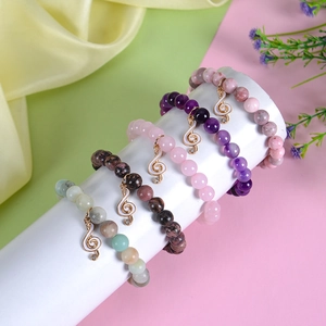 Bracelets musicaux en pierre zébrée rose avec breloques de clé de sol et cristaux