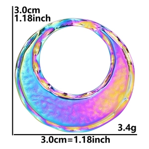 Detail of 3.0cm crescent pendant with rainbow plating and weight measurement of 3.4g