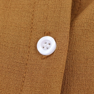 Robe longue d'été brodée marron pour femme avec texture tissée et bouton