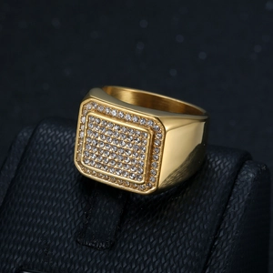 Bague chevalière carrée dorée pour homme sertie de plusieurs rangées de diamants CZ