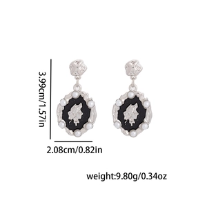 Spécifications de taille pour boucles d'oreilles vintage en émail noir et perles blanches
