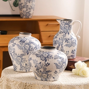 Keramik Vasen Set mit Eisrissen Glasur und handgemalten blauen Blumenmustern