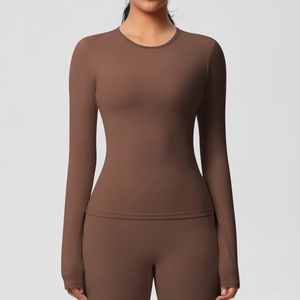 Haut de yoga femme coupe ajustée moka à manches longues avec col rond extensible