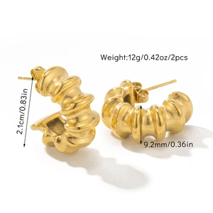 Detailed view of 18k gold plated C-shape hoop earrings with ribbed texture and size guide