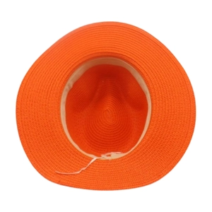 Détail interne du chapeau de paille orange avec cordon réglable et bandeau intérieur