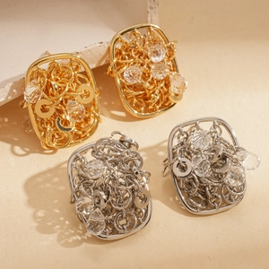 Boucles d'oreilles carrées plaquées or 18 carats et argent avec cristaux et chaîne creuse