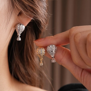 Boucles d'oreilles montgolfière avec pavé de zircons en finitions or et argent