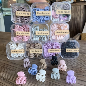 Set de 10 pequeñas pinzas para el cabello mate de colores en cajas transparentes mujer