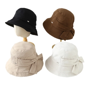 Cappello a secchiello da donna con fiocco in nero, marrone, beige e bianco testurizzato