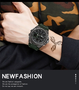Dettaglio dell'orologio sportivo SANDA a doppio display con cinturino in gomma verde
