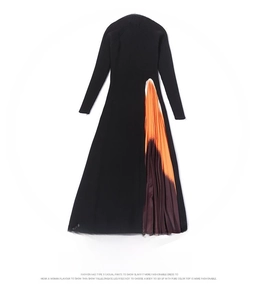 Détail de robe en tricot à manches longues avec patchwork plissé orange et coupe A