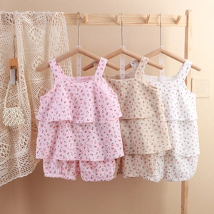 Detailed texture of tiered floral cotton baby set with breathable double gauze fabric