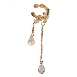 Elegant gold plated ear cuff with shimmering zircon leaves and pearl tassel pendant