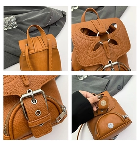 Vue détaillée du sac à dos en cuir marron avec découpe papillon et boucles métalliques