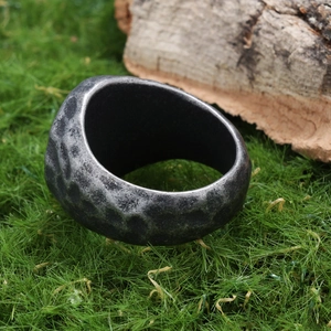 Retro Nordic compass ring with hammered texture in antique silver finish on moss