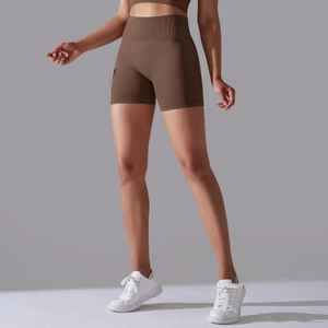 Détail du short de yoga marron sans couture taille haute en tissu de sport extensible