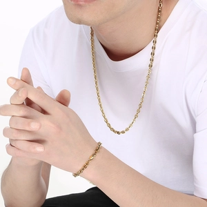 Detailed view of 6mm golden stainless steel chain necklace and bracelet set on model