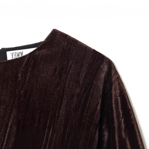 Haut en velours marron foncé pour femmes style décontracté avec coupe ballon élégante