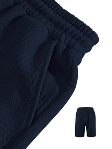 Dettaglio macro del tessuto a nido d'ape blu navy e coulisse in vita dei pantaloncini