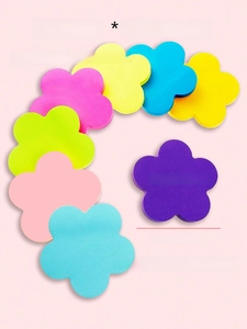Detalle de notas adhesivas con forma de flor en 8 colores vibrantes con 30 hojas por bloc