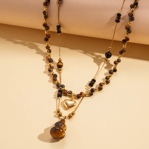 Collier plaqué or 18k avec perles d'œil de tigre, pendentif cœur et breloque gourde