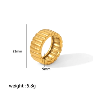 Macro detail of gold ripple ring showing dimensions 22mm diameter and 9mm width