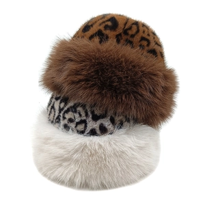 Cappelli invernali caldi in finta pelliccia leopardata con protezione per le orecchie
