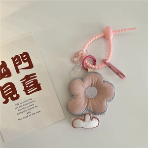 Portachiavi fiore di peluche trapuntato con perline rosa e chiusura in metallo