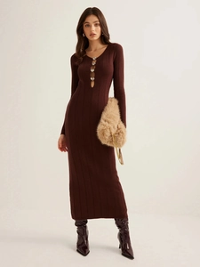 Robe longue en maille marron de style vintage français avec décolleté évidé chic