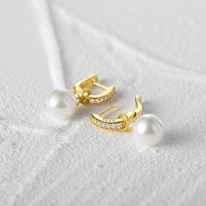 Luxurious S925 silver gold-plated hoop earrings with pearls and pavé set zircons
