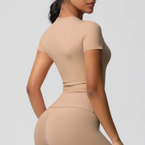 Détails du haut de yoga respirant sans couture et de son legging taille haute