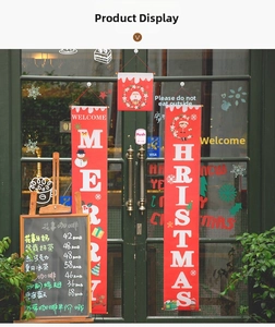 Set di tre striscioni natalizi rossi con Babbo Natale su una porta in vetro di un bar