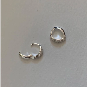 S925 sterling silver huggie earrings with cubic zirconia stones showing open and closed states
