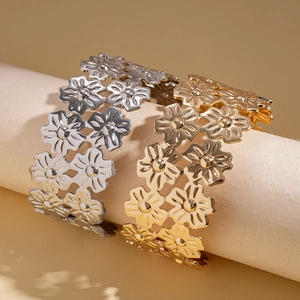 Chic double-layer open flower cuff bracelet in gold and silver metallic finishes
