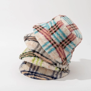 Set di cappelli alla pescatora a quadri in morbido peluche per l'inverno unisex