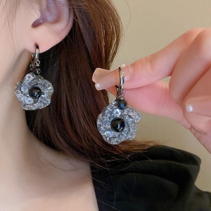 Silver needle flower earrings with black zircon center and crinkled metal texture