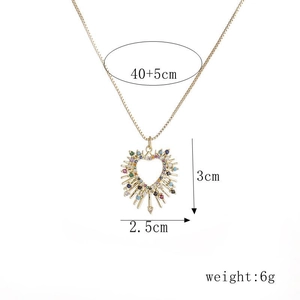 Collier cœur doré avec zircons colorés et chaîne réglable de 40+5 cm de long