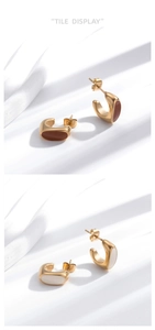 Détails des boucles d'oreilles C vintage français dorées avec zircon et émail coloré