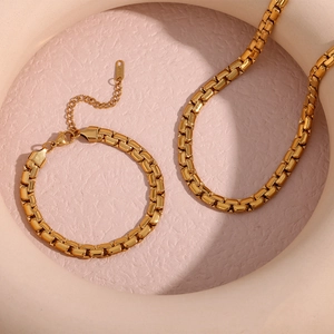 Detail of 18K gold-plated 6.2mm square box chain necklace and bracelet set jewelry