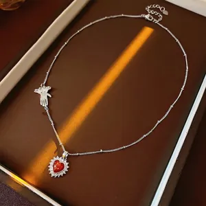 Heart Pendant Necklace Copper Red Zircon Halo Hand Charm Clavicle Chain Vintage Elegant Jewelry For Women