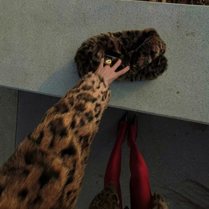 Fashionable leopard print faux fur handbag with metal zipper and luxury textured finish